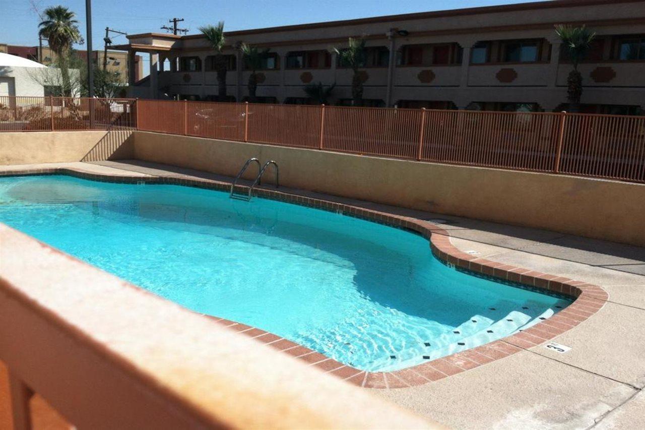 Super 8 By Wyndham Phoenix Downtown Extérieur photo