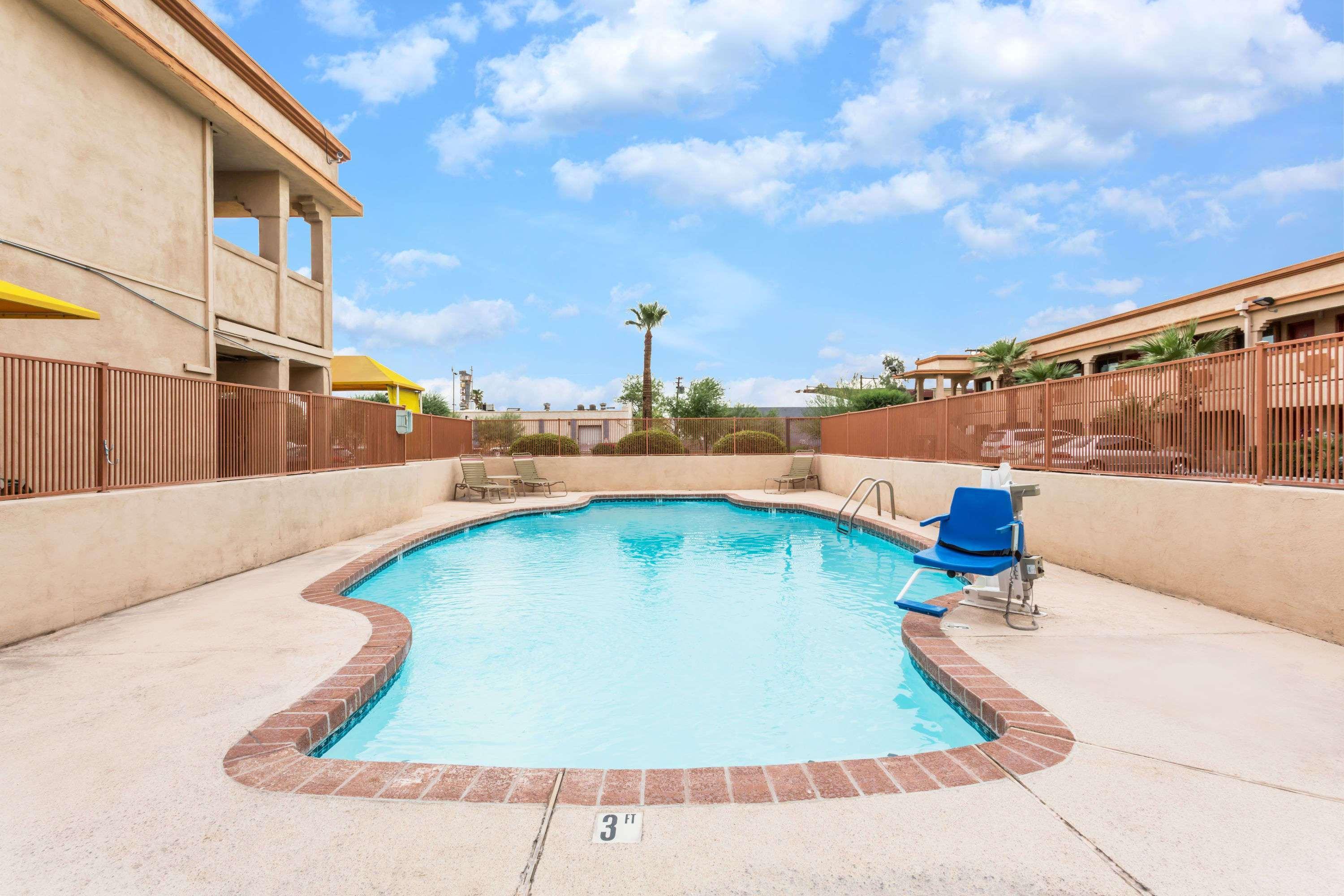 Super 8 By Wyndham Phoenix Downtown Extérieur photo